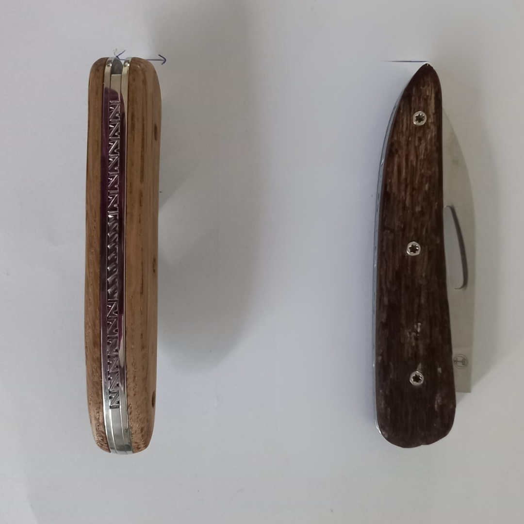 Petit modèle avec manche en bois