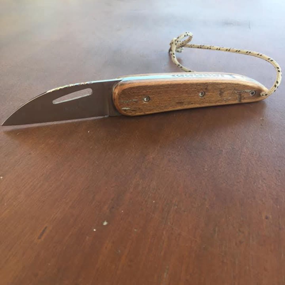 Modèle moyen avec manche en bois
