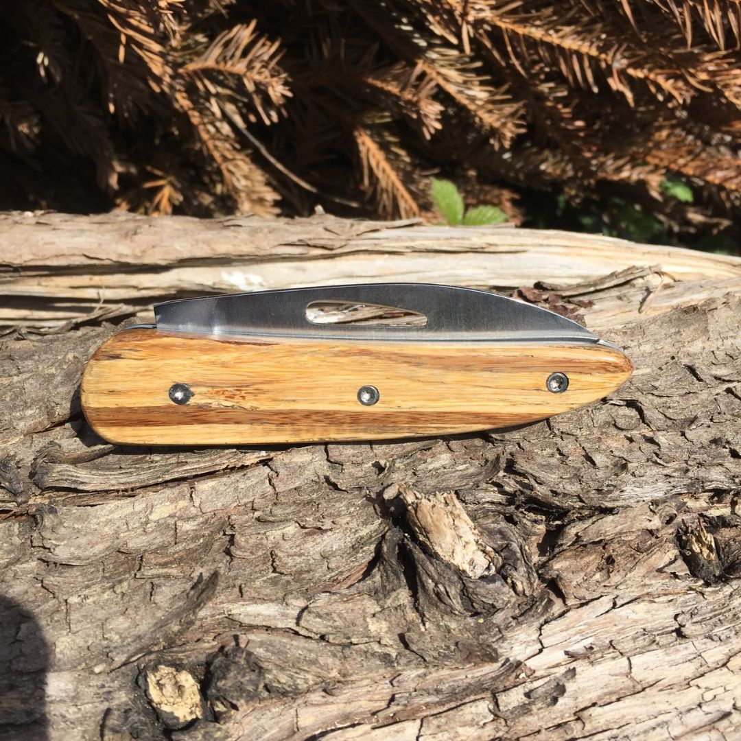 Grand modèle avec manche en bois